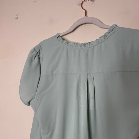 41 Hawthorn Women Tiffiny Tulip Sleeve Split Neck Blouse Green NWT Size M - Picture 7 of 9
